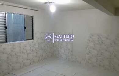 Imagem: A casa possui 1 Dormitório, 1 Banheiro, 1 Vaga na garagem