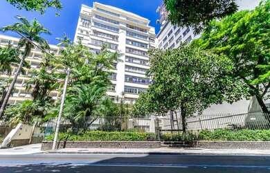 Imagem: O apartamento possui 3 Dormitórios, 5 Banheiros, 1 Vaga na