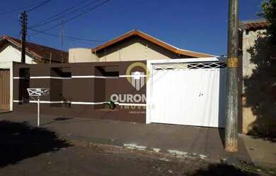 Imagem: A casa possui 2 Dormitórios, 3 Banheiros, 4 Vagas na garagem