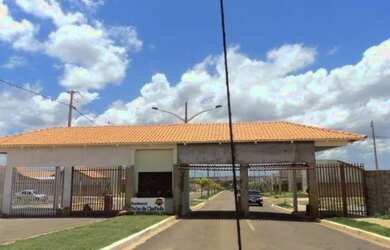 Imagem: A casa em condomínio possui 3 Dormitórios, 3 Banheiros, 2