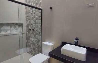 Imagem: A casa em condomínio à venda possui 3 Dormitórios, 3 Banheiros