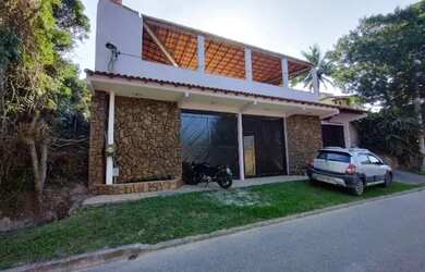 Imagem: A casa possui 5 Dormitórios e está localizado em Leigos