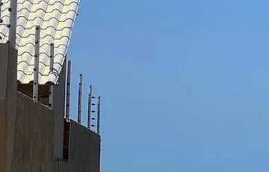 Imagem: A casa possui 3 Dormitórios, 2 Vagas na garagem e está localizado