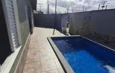 Imagem: A casa possui 2 Dormitórios, 2 Banheiros, 2 Vagas na garagem