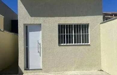 Imagem: A casa possui 2 Dormitórios, 1 Banheiro, 2 Vagas na garagem