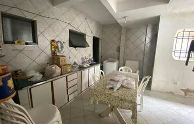 Imagem: A casa possui 5 Dormitórios, 5 Banheiros, 4 Vagas na garagem