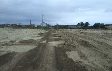 Imagem: O terreno possui 300m² de Área e está localizado em Balneário