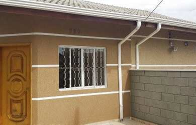 Imagem: A casa à venda possui 2 Dormitórios, 1 Banheiro, 1 Vaga na