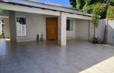 Imagem: A casa em condomínio possui 3 Dormitórios, 3 Banheiros, 400m²