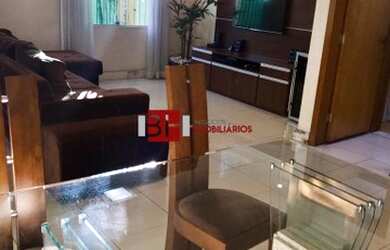 Imagem: A casa possui 3 Dormitórios, 2 Banheiros, 2 Vagas na garagem