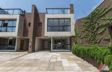 Imagem: A casa em condomínio possui 3 Dormitórios, 4 Banheiros, 2