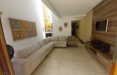 Imagem: A casa possui 3 Dormitórios, 3 Banheiros, 1 Vaga na garagem