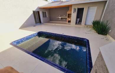 Imagem: A casa em condomínio possui 3 Dormitórios, 3 Banheiros, 4