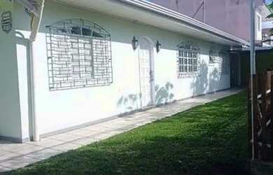 Imagem: A casa possui 4 Dormitórios, 3 Banheiros, 5 Vagas na garagem