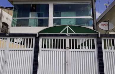 Imagem: A casa possui 3 Dormitórios, 3 Banheiros, 2 Vagas na garagem