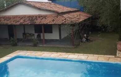 Imagem: A casa possui 3 Dormitórios, 2 Banheiros, 170m² de Área e