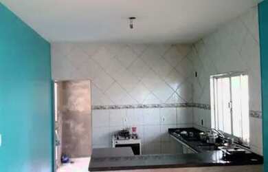 Imagem: A casa possui 4 Dormitórios, 3 Banheiros, 2 Vagas na garagem