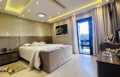 Imagem: A casa possui 4 Dormitórios, 2 Banheiros, 4 Vagas na garagem