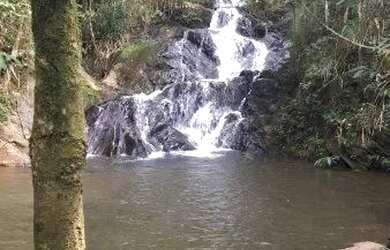 Imagem: O terreno possui 937m² de Área e está localizado em Barreiro
