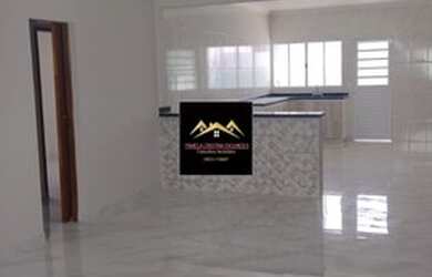 Imagem: A casa possui 3 Dormitórios, 2 Banheiros, 2 Vagas na garagem