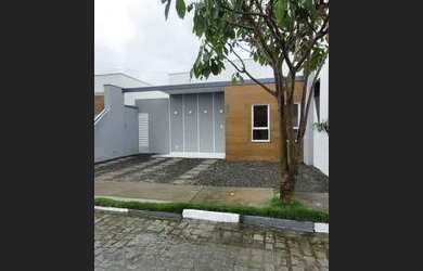 Imagem: A casa em condomínio possui 3 Dormitórios, 1 Banheiro, 2 Vagas