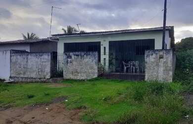 Imagem: A casa possui 3 Dormitórios, 1 Banheiro, 1 Vaga na garagem