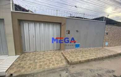 Imagem: A casa possui 3 Dormitórios, 2 Banheiros, 2 Vagas na garagem