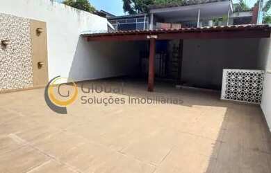 Imagem: A casa possui 2 Dormitórios, 1 Banheiro, 2 Vagas na garagem