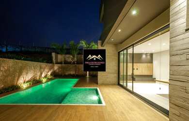 Imagem: A casa possui 4 Dormitórios, 5 Banheiros, 4 Vagas na garagem