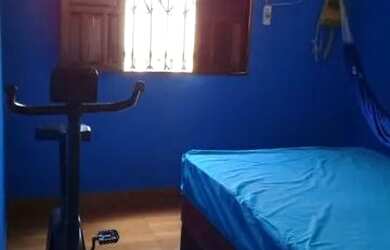 Imagem: A casa possui 3 Dormitórios, 2 Banheiros, 1 Vaga na garagem