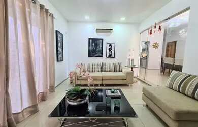 Imagem: A casa possui 3 Dormitórios, 4 Banheiros, 5 Vagas na garagem