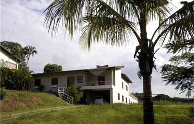 Imagem: A casa em condomínio possui 5 Dormitórios, 2 Banheiros, 5