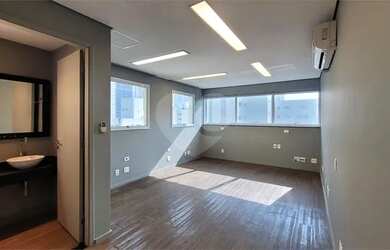 Imagem: O depósito possui 1 Vaga na garagem, 29m² de Área e está