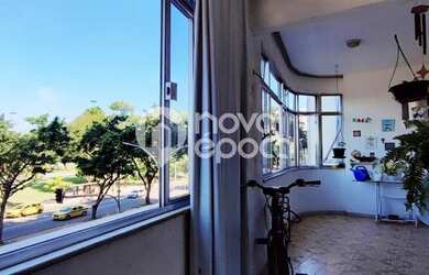 Imagem: O apartamento possui 3 Dormitórios, 3 Banheiros, 159m² de