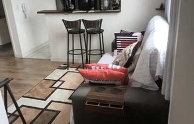 Imagem: O apartamento possui 1 Dormitório, 1 Banheiro, 1 Vaga na garagem