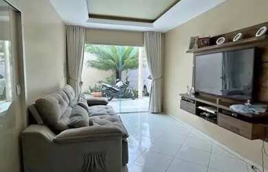 Imagem: A casa possui 3 Dormitórios, 2 Banheiros, 1 Vaga na garagem