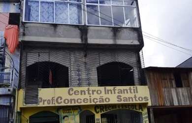 Imagem: A casa possui 5 Dormitórios, 4 Banheiros, 1 Vaga na garagem