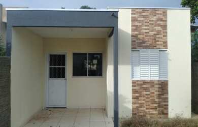 Imagem: A casa possui 2 Dormitórios, 2 Banheiros, 2 Vagas na garagem