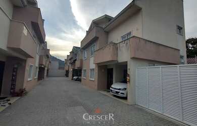 Imagem: A casa possui 3 Dormitórios, 3 Banheiros, 1 Vaga na garagem