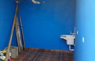 Imagem: A casa possui 3 Dormitórios, 2 Banheiros, 2 Vagas na garagem