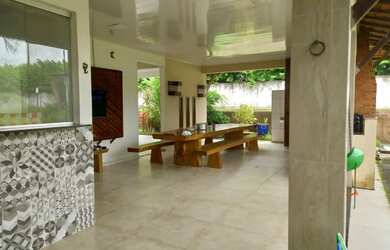 Imagem: A casa em condomínio possui 4 Dormitórios, 5 Banheiros, 2