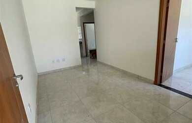 Imagem: A casa possui 3 Dormitórios, 1 Banheiro, 1 Vaga na garagem