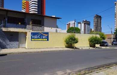 Imagem: A casa possui 5 Dormitórios, 5 Banheiros, 5 Vagas na garagem