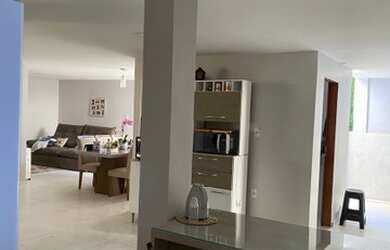 Imagem: A casa possui 3 Dormitórios, 2 Banheiros, 1 Vaga na garagem