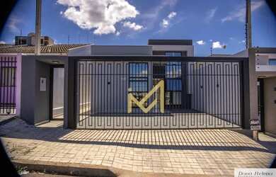 Imagem: A casa possui 2 Dormitórios, 1 Banheiro, 2 Vagas na garagem