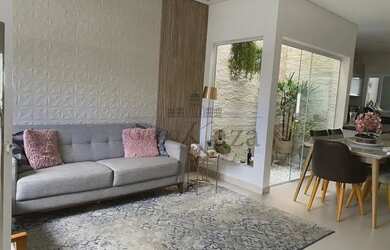 Imagem: A casa possui 3 Dormitórios, 3 Banheiros, 2 Vagas na garagem