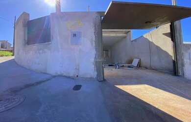 Imagem: A casa possui 2 Dormitórios, 1 Banheiro, 1 Vaga na garagem