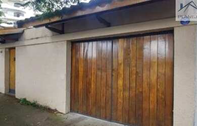 Imagem: A casa possui 4 Dormitórios, 4 Banheiros, 5 Vagas na garagem