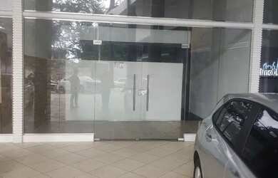 Imagem: O depósito possui 5 Vagas na garagem e 74m² de Área e está