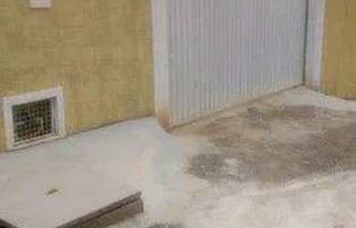 Imagem: A casa possui 3 Dormitórios, 3 Banheiros, 4 Vagas na garagem